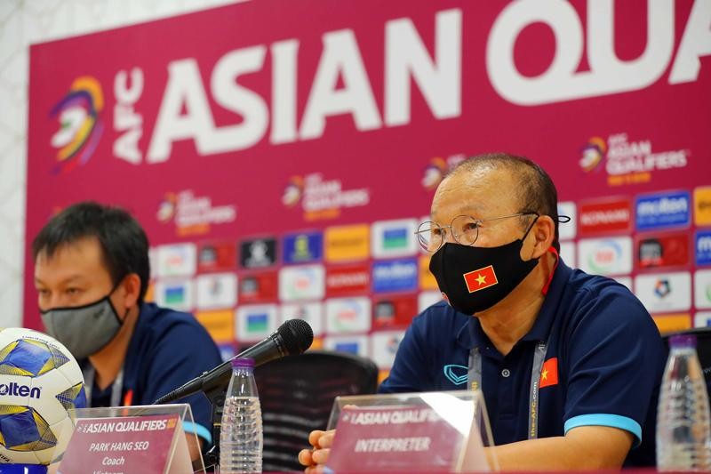 HLV Park: “Tôi nghĩ nếu như không mất người thì tỷ số có thể là 3-2”. Ảnh VFF