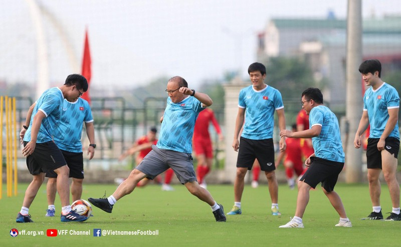  Liệu ông Park sẽ thay đổi gì trước loạt trận play-off này? Ảnh VFF.