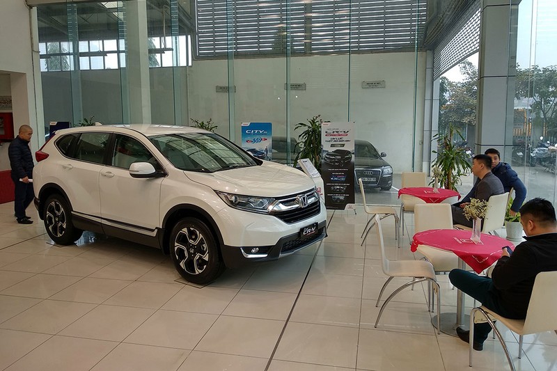 Mẫu Honda CR-V mới dù bị đẩy giá thêm 150 triệu nhưng khách hàng muốn mua vẫn phải thêm tiền để lắp phụ kiện