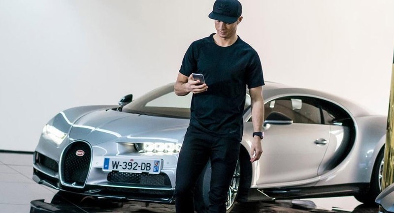 Cristiano Ronaldo luôn có thú chơi sắm siêu xe nhưng Fiat - tập đoàn đang sở hữu thương hiệu Ferrari muốn gì CR7 trở thành đại sứ thương hiệu cho tập đoàn này.