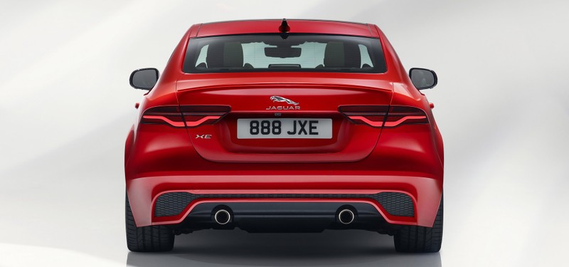 Jaguar XE mới và cũ: Hãy xem những khác biệt! ảnh 3