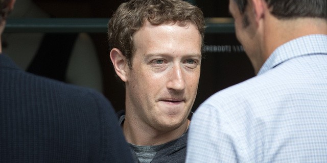 Mark Zuckerberg vẫn đang tiếp tục gặp khó khi phải đối mặt những lục đục nội bộ.