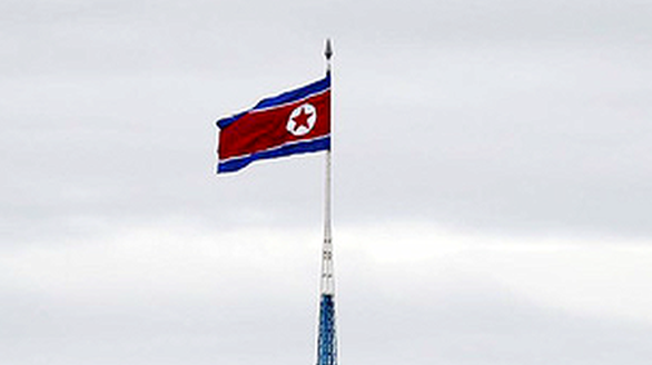 Cột cờ cao 160m của Triều Tiên nhìn từ phía Hàn Quốc. Ảnh: AFP.