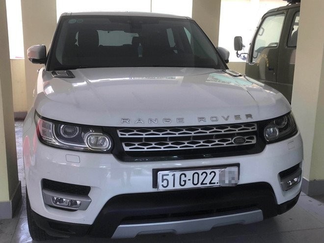 Chiếc Range Rover Evoque bị thu giữ từ Công ty CP địa ốc Alibaba do Nguyễn Thái Luyện làm chủ tịch HĐQT
