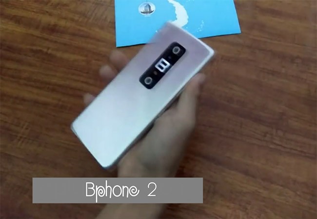 Hình ảnh một mẫu điện thoại nghi là Bphone 2 (ảnh cắt từ clip YouTube)