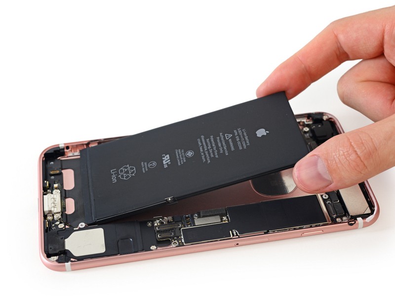 Apple dự định hoàn một phần tiền cho những người đã thay pin iPhone với giá 79 USD