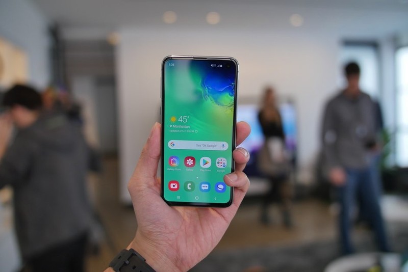 Galaxy S10e là smartphone giá rẻ nhất nếu so với S10 và S10+ (ảnh: Phone Arena) 