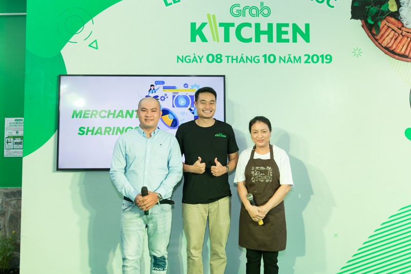 ông Jerry Lim, Giám đốc Grab Việt Nam (đứng giữa) tại lễ ra mắt Grab Kitchen