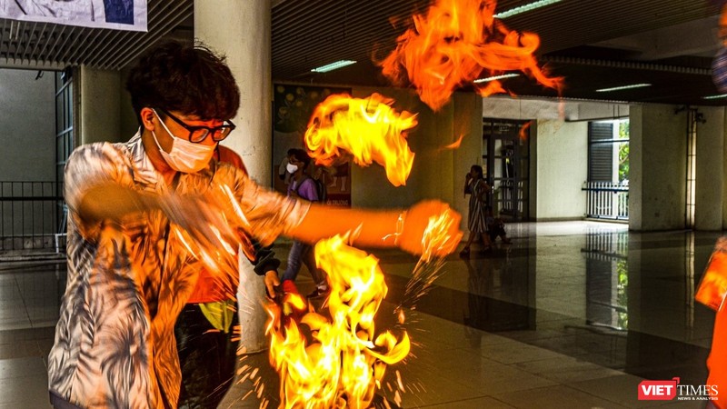 Thí nghiệm “Fire hand” tại sự kiện