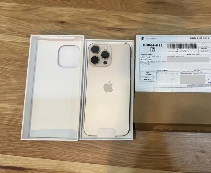 Vụ mua iPhone 16 Pro Max nhận hộp rỗng: Khách đón tin vui