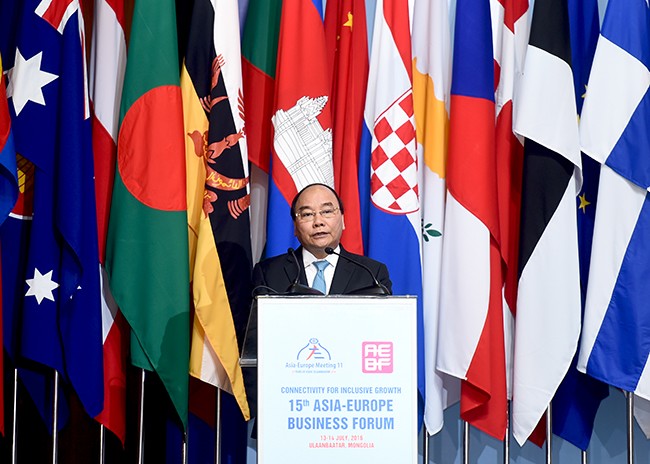Thủ tướng Nguyễn Xuân Phúc phát biểu tại Diễn đàn Doanh nghiệp Á - Âu (AEBF) lần thứ 15.