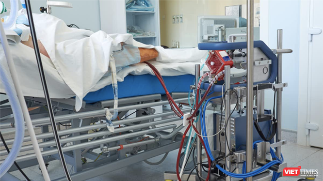 Bệnh nhân 91, phi công người Anh đang sống nhờ can thiệp ECMO (Ảnh: SYT) 