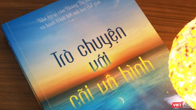 Ấn bản "Trò chuyện với cõi vô hình" do Thái Hà Books xuất bản và phát hành (Ảnh: THB) 