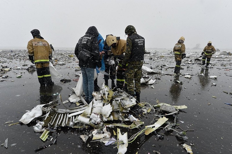Chiếc máy bay chở khách Boeing 737-800 bay từ Dubai tới, đã bị rơi ở Rostov-na-Donu vào đêm sang ngày thứ Bảy. Trên khoang có 62 người — 55 hành khách và 7  thành viên phi hành đoàn, tất cả đều tử vong. 