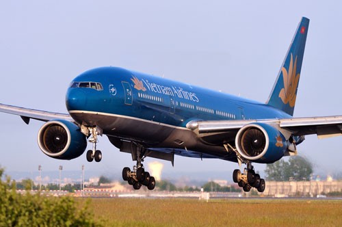 ​Trong hơn một tháng vừa qua, Vietnam Airlines đã gặp phải 5 trường hợp bị chiếu tia laser vào buồng lái thời điểm đang tiếp cận hạ cánh.