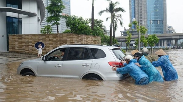  Xe bị ngập nước bị hư hại, thiệt hại vô cùng lớn.