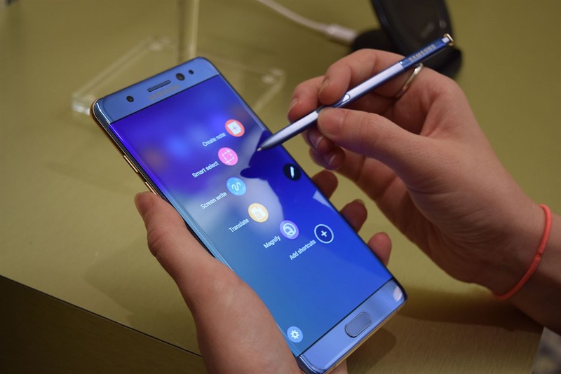 Galaxy Note 7 bị nhiều hãng hàng không e ngại vì lỗi pin điện thoại có thể gây cháy hoặc phát nổ.