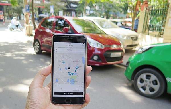 Các hãng taxi truyền thống cho rằng Uber, Grab đang cạnh tranh thiếu lành mạnh, phá giá thị trường. Ảnh minh hoạ: Internet