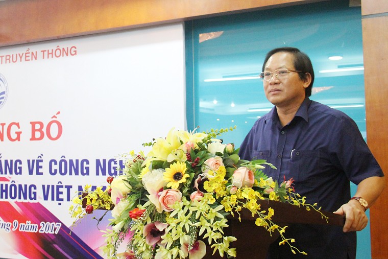 Bộ trưởng Bộ TT&TT Trương Minh Tuấn phát biểu tại Lễ công bố phát hành Sách Trắng CNTT-TT Việt Nam năm 2017. Ảnh: T.A