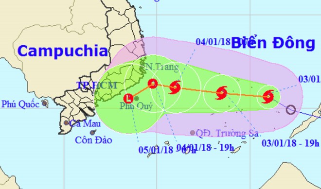 Dự báo bão số 1 sẽ suy yếu trước khi vào bờ. Nguồn: NCHMF.
