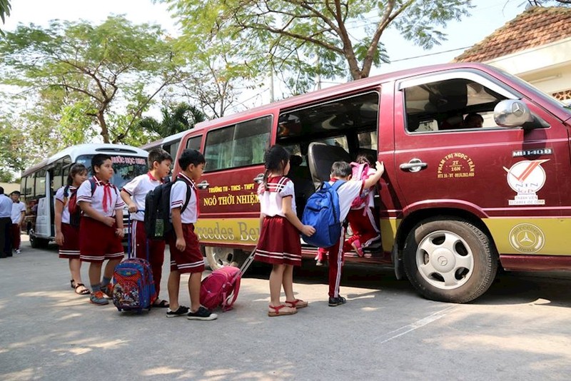 Sau vụ em bé lớp 1 nghi tử vong trên xe đưa đón của trường, hầu hết các cơ sở đào tạo có hình thức dịch vụ này đều đã siết lại quản lý xe đưa đón, tuy nhiên, việc này chưa được thực hiện đồng bộ.