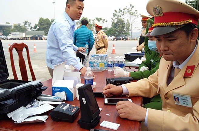 Máy thử ma túy loại mới tuân thủ các quy trình rất khoa học khi tiến hành lấy mẫu nước bọt, nước tiểu của lái xe thông qua hệ thống test tại chỗ sẽ cho kết quả ngay. 