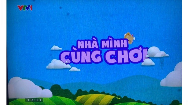 Chương trình Nhà mình cùng chơi đã lên sóng thay thế Bản tin Thời sự 19h trên VTV1 và VTV3 đến 19h14 tối 26/7.