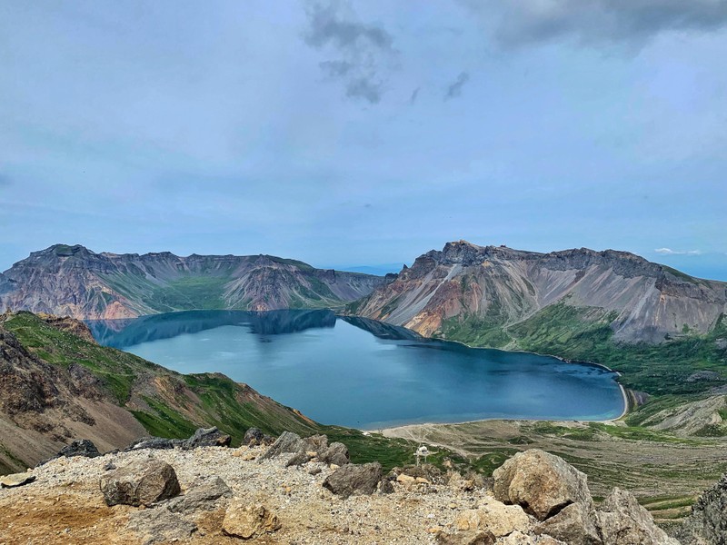 Paektu là ngọn núi thiêng liêng đối với người Triều Tiên, và nổi tiếng là có cảnh đẹp hút hồn (Ảnh: Getty)