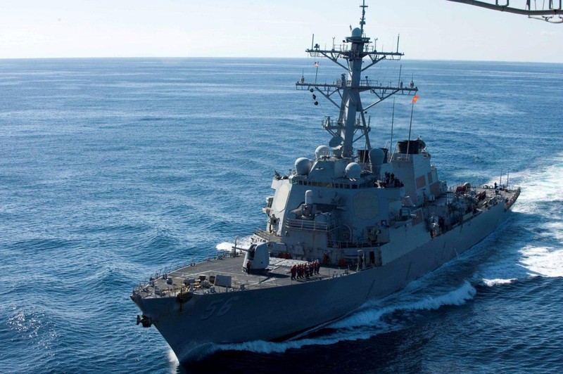 Tàu USS John S McCain của Mỹ băng qua Eo biển Đài Loan (Ảnh: Reuters)