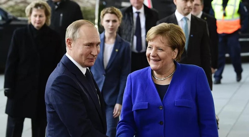 Tổng thống Nga Vladimir Putin và Thủ tướng Đức Angela Merkel trong cuộc gặp tại Berlin ngày 19/1/2020 (Ảnh: Reuters)