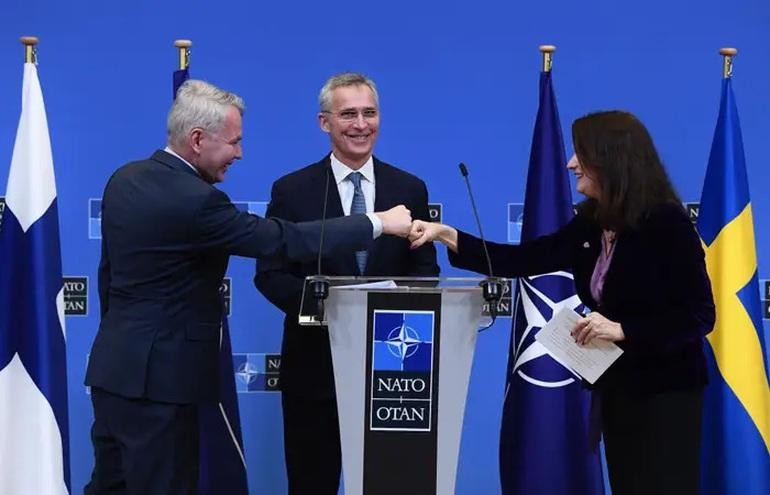 Ngoại trưởng Phần Lan, Thụy Điển và Tổng thư ký NATO Jens Stoltenberg tại một sự kiện ngày 24/1/2022 (Ảnh: AFP).