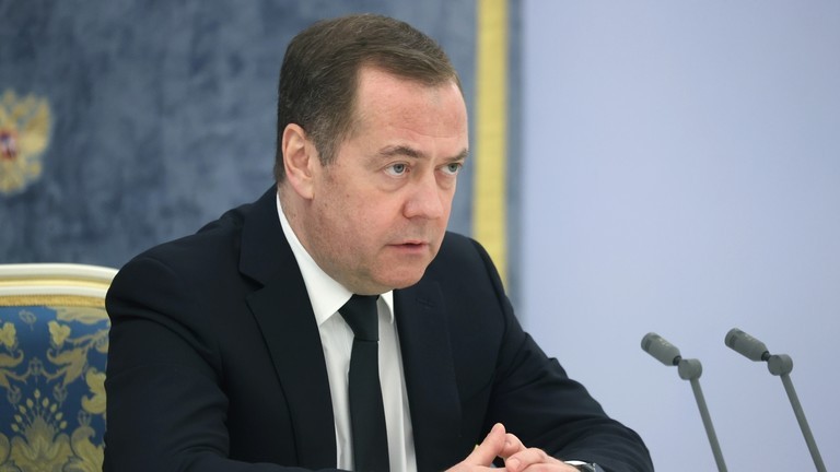 Ông Dmitry Medvedev, người đứng đầu Hội đồng An ninh Nga (Ảnh: Sputnik)