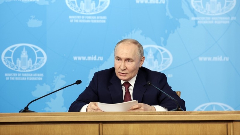 Tổng thống Nga Vladimir Putin phát biểu trong cuộc gặp với lãnh đạo Bộ Ngoại giao Nga tại Moscow, Nga (Ảnh: Sputnik)