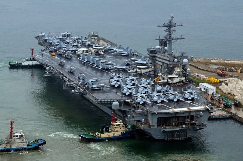 Theodore Roosevelt (CVN 71), tàu sân bay chạy bằng năng lượng hạt nhân của Mỹ đang neo đậu ở Busan (Ảnh: AP)