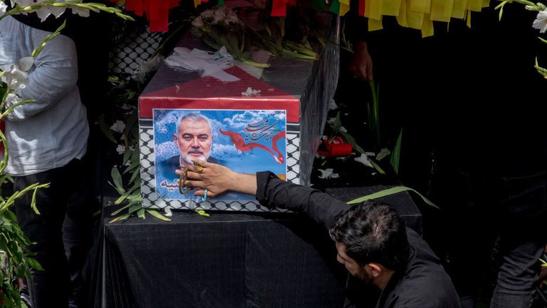 Người Iran tham dự lễ tang được tổ chức cho thủ lĩnh chính trị Hamas Ismail Haniyeh ở Tehran, Iran ngày 1/8 (Ảnh: Getty)