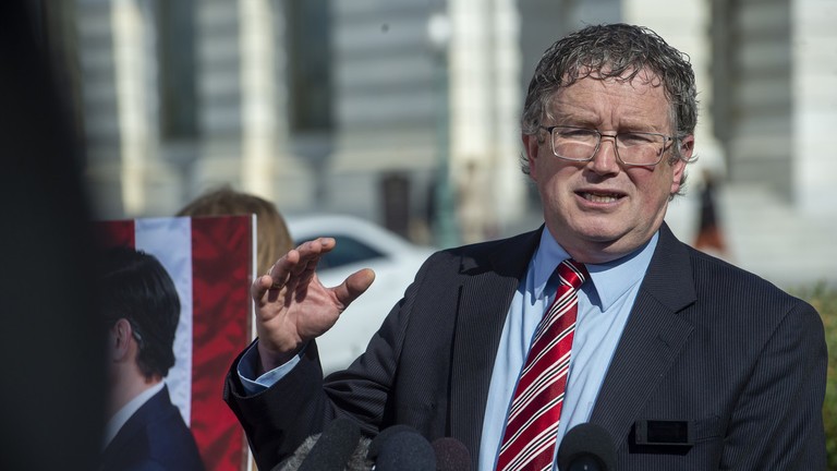 Nghị sĩ đảng Cộng hòa Thomas Massie (Ảnh: Getty)