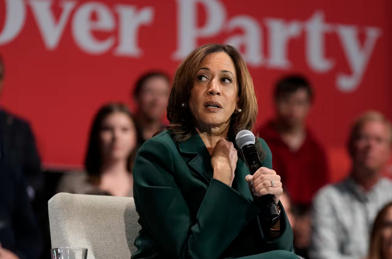 Phó Tổng thống Kamala Harris tại một sự kiện ở Wisconsin hôm 21/10 (Ảnh: WSJ)