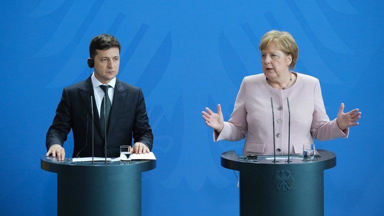 Tổng thống Ukraine Vladimir Zelensky và Thủ tướng Đức lúc bấy giờ Angela Merkel. Ảnh: Getty.