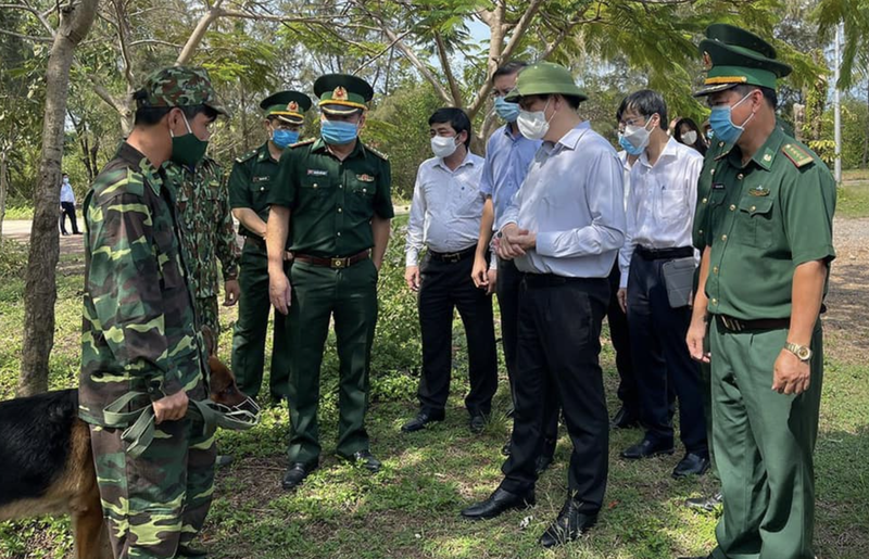 Bộ trưởng Nguyễn Thanh Long đi kiểm tra công tác phòng, chống COVID-19 tại Kiên Giang (Ảnh - BYT) 