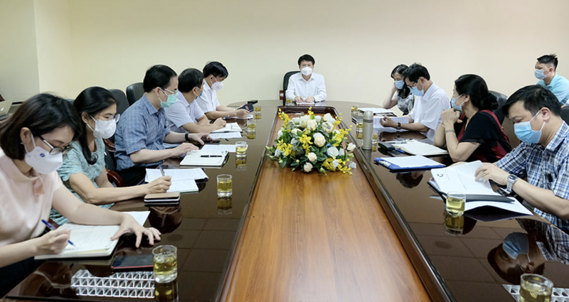 Toàn cảnh buổi làm việc của Thứ trưởng Bộ Y tế Trương Quốc Cường với Trung tâm Kiểm soát bệnh tật thành phố Hà Nội (Ảnh - Trần Minh) 