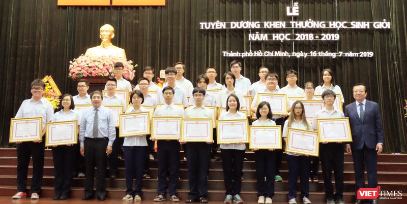 Tuyên dương hơn 600 học sinh có thành tích xuất sắc trong năm học 2018-2019