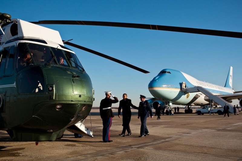 Căn cứ không quân để máy bay của ông Obama bị dọa đánh bom