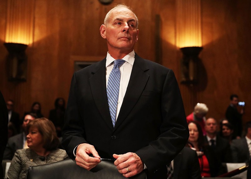 Ông John Kelly.