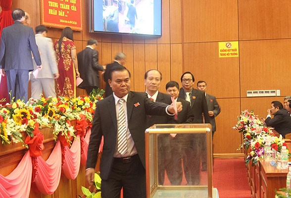 Các đại biểu tại Đắk Lắk bỏ phiếu bầu nhân sự nhiệm kỳ mới 2015 – 2020