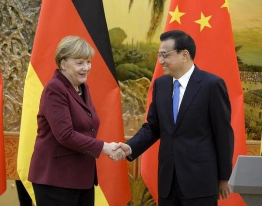 Thủ tướng Đức Angela Merkel gặp người đồng cấp Trung Quốc trong cuộc họp báo tại Bắc Kinh ngày 29-10. Ảnh: REUTERS