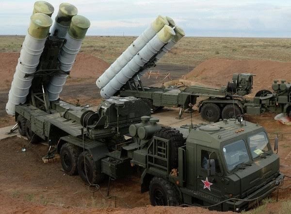 Một trận địa tên lửa phòng không S-400.