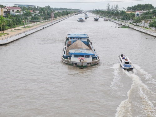 Từ 1.1.2016, phương tiện thủy nội địa sau khi đạt yêu cầu kiểm định kỹ thuật sẽ được dán tem kiểm định và số kiểm soát - Ảnh minh họa Kim Anh