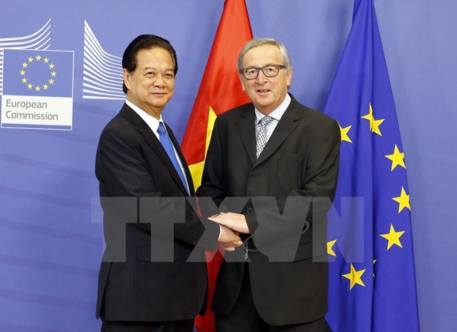 Thủ tướng Chính phủ Nguyễn Tấn Dũng gặp Chủ tịch Ủy ban Châu Âu Jean-Claude Juncker. (Ảnh: Đức Tám/TTXVN)