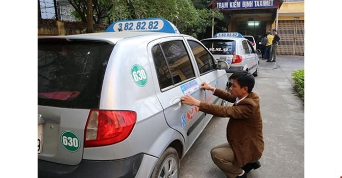 Sợ bị “tuýt còi”, hàng loạt hãng taxi hứa sẽ giảm giá cước