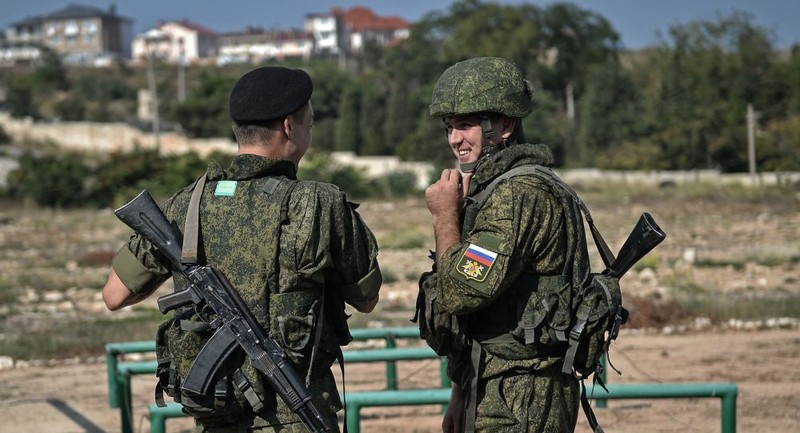 Dân Crimea quyên tiền dựng tượng đài “những người lịch sự”